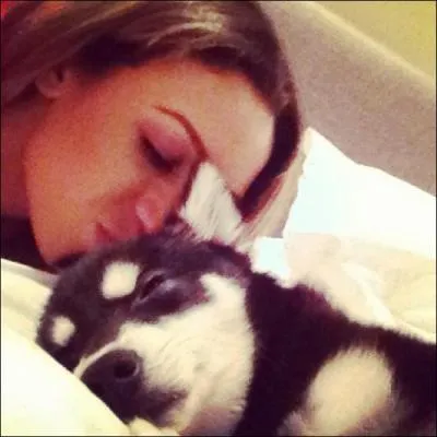 Comment s'appelle le chien de Liam et Danielle ?