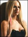 De quelle couleur est la mèche d'Avril Lavigne ?