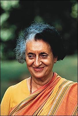 Premier ministre de l'Inde à l'action contrastée, fille de Nehru, elle fut assassinée en 1984 et n'a aucun lien de parenté avec un pacifiste qui porte le même nom de famille. Qui est-elle ?