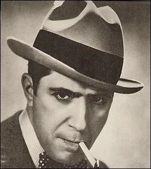 Y ahora que la (... ) / (... ) en mi quebranto,