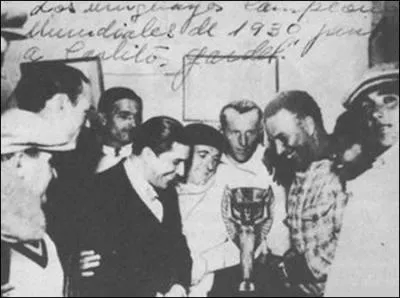 Yo s que ahora (... ) caras (... ) / con su limosna de alivio a mi (... ).