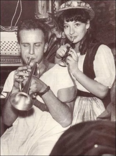 Sur cette photographie, quelle chanteuse reconnat-on au ct de Boris Vian ?