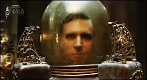 Qui est l'homme maudit dans le rservoir de la maison d'accueil ?