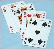 Comment se nomme ce jeu de combinaison dont le but est de runir 5000 points pour emporter la partie ?