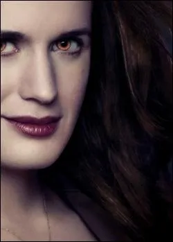 En 1911, ge de 16 ans, elle est tombe d'un arbre. Que s'est-elle brise ?