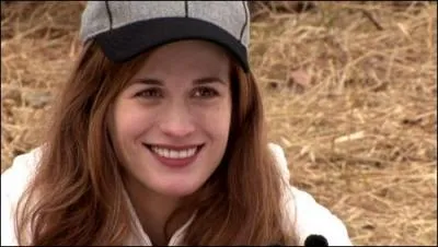 Plus ge de quelques annes, elle accepte la demande en mariage d'un ami de la famille. Malheureusement, que faisait cet homme ?