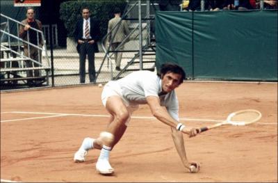 Ilie Nastase a remport trois fois Monte-Carlo (1971, 1972 et 1973). En 1973, il remporte galement Roland-Garros. De quelle nationalit est-il ?