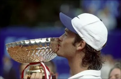 Qui est ce joueur ? Il a ralise le doubl en 1998.