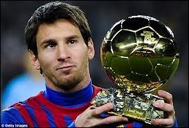 Lionel Messi est le seul joueur  recevoir le Ballon d'or  quatre reprises.