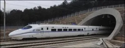 Quel pays possde dsormais le train commercial le plus rapide du monde qui parcourt en 3 h la distance pour laquelle il mettait 10 h auparavant ?