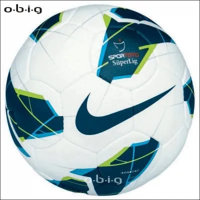 Je suis le ballon du championnat :