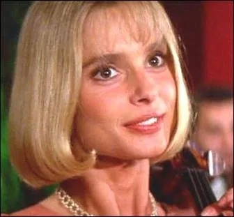 Ici, nous avons  faire  la britannique Maryam d'Abo, un air bien sage mais mfiance ... Dans quel film rend-elle la rplique  007 ?