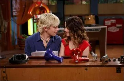 Que font Austin et Ally dans 2 pisodes de la saison 2 ?