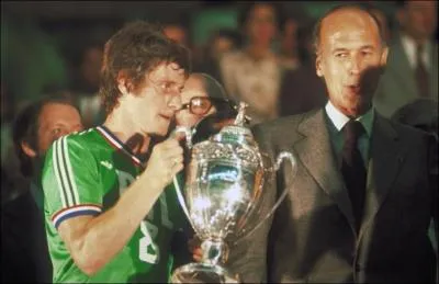 Pour la deuxime anne conscutive, les Verts remportent la Coupe de France. C'est leur sixime titre. L'ASSE l'emporte 2  0 mais face  qui ?