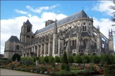 Cette cathdrale se caractrise par l'absence de transept allie au double bas-ct qui donne une impression de profondeur. De laquelle s'agit-il ?