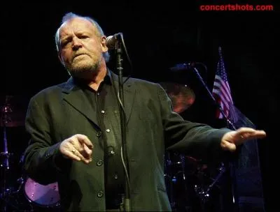 Beatles 1967,  With a Little Help For My Friends  devrait vous parler, en tout cas le chanteur de la photo n'attendit que deux ans pour en faire une reprise !