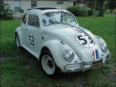 Quel est le surnom de la Volkswagen Coccinelle dans  Un amour de coccinelle  et ses diffrentes suites ?