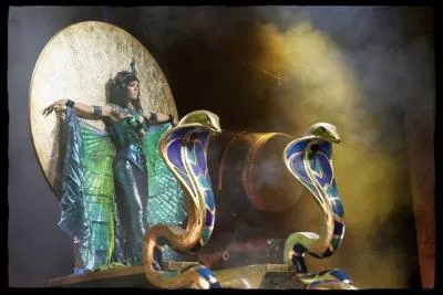 Quel est le titre de la premi�re musique que chante Cl�op�tre ?