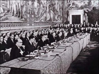 Le 1er janvier 1958, le trait instituant _________________ entre en vigueur.