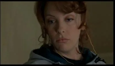 Que voit Lynn dans la chambre de Cole ?