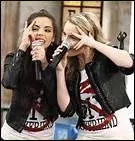 Comment s'appelle la fille  gauche de Teddy ?