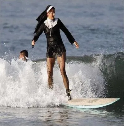 Soeur Marie-Clarence dans de nouvelles aventures... . .