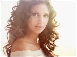 Terminez ses chansons.  Il est tard tu ne dors pas encore...