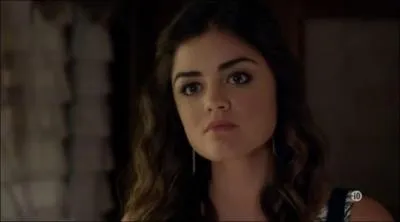 Pourquoi Aria va-t-elle perdre Ezra pendant quelques semaines ?