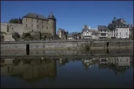 Nous sommes  Mayenne ( Mayenne ). Cette ville est chef-lieu ...