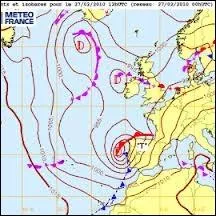 Sur une carte, comment s'appellent les lignes qui runissent les points o la pression atmosphrique, rduite au niveau de la mer, est la mme  un moment dfini ?