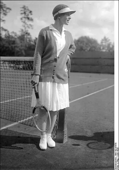 Le 1er janvier 1998, Helen Wills, une joueuse de tennis amricaine dcde. Combien a-t-elle remport de Grands Chelems en simple ?