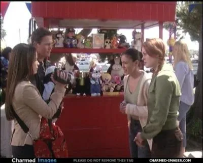 O se trouve Piper, Phoebe et Paige quand elles se font attaquer par un singe (qui par la suite leur fera perdre un sens) ?