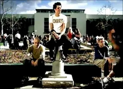 De quel clip cette image est-elle extraite ?