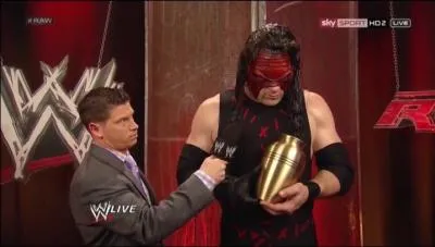 Que tient Kane dans sa main ?