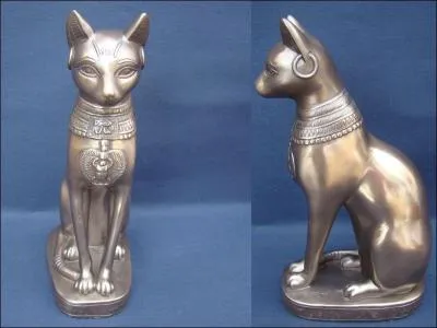 Lorsqu'un chat mourait en Egypte, que faisait son matre en signe de deuil ?