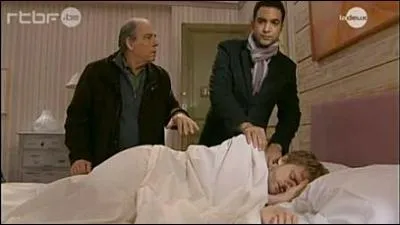 Entre ces personnes, qui a port un coup post-mortem  Martial avec un couteau ?