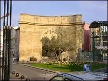 Nous descendons  Istres ( Bouches-du-Rhne ). Cette ville est chef-lieu ...
