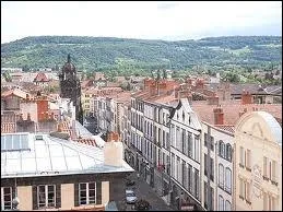Nous sommes  Riom ( Puy-de-Dme ) Cette ville est chef-lieu ...