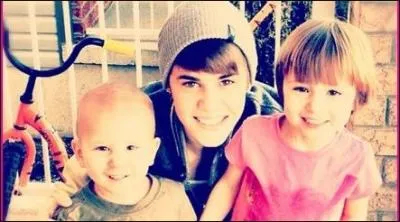 Comment s'appellent son frre et sa sur ?