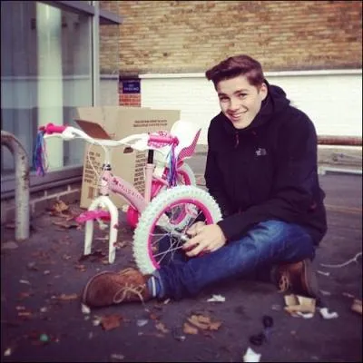 Dans quelle ville n'est-il jamais all avec son frre ?