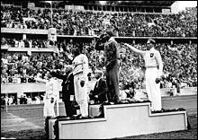 Aot, les Jeux Olympiques ont lieu  Berlin, un athlte remporte 4 mdailles d'or au nez et la moustache (qui se hrisse) d'Hitler. Qui est ce ?