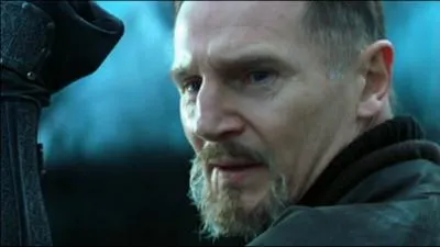 Dans "Batman Begins", il est Henri Ducard, connu aussi sous le nom de Ra's al Ghul !