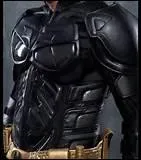 Qui aide Bruce  choisir l'quipement de Batman ?