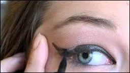 De quoi ne se spare-t-elle jamais ?