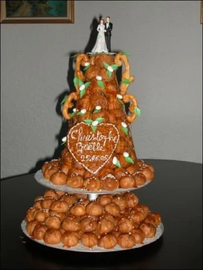 Quel est le nom de ce gteau, prsent dans les grandes ftes comme les mariages ou les communions ?