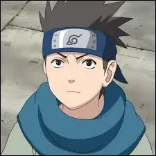 Comment se nomment les deux meilleurs amis de Konohamaru ?