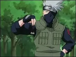 De quelle couleur est le livre que lit Kakashi lorsqu'il fait passer le test des clochettes  Naruto, Sasuke & Sakura ?