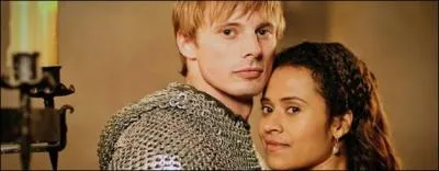 De quelle couleur tait la robe que portait Guenivre lors de son premier rendez-vous avec Arthur ?