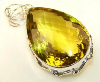 L'amthyste, membre de la famille du quartz, se dcolore vers les 500C et jaunit... Elle est alors commercialise sous le nom de quelle autre pierre fine ?