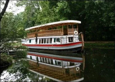 Ce bateau fluvial servait principalement sur les canaux. Quel est son nom ?